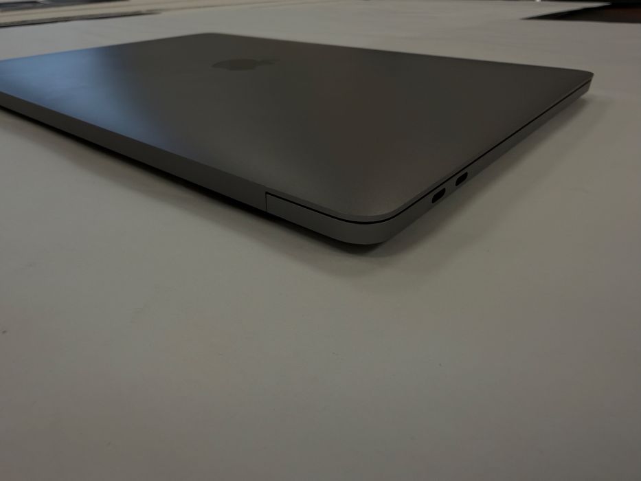 Macbook pro M1 13” 2020 16GB RAM 512SSD