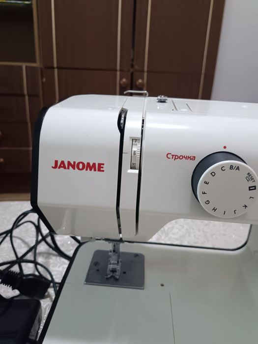 Срочно продаётся швейная машинка