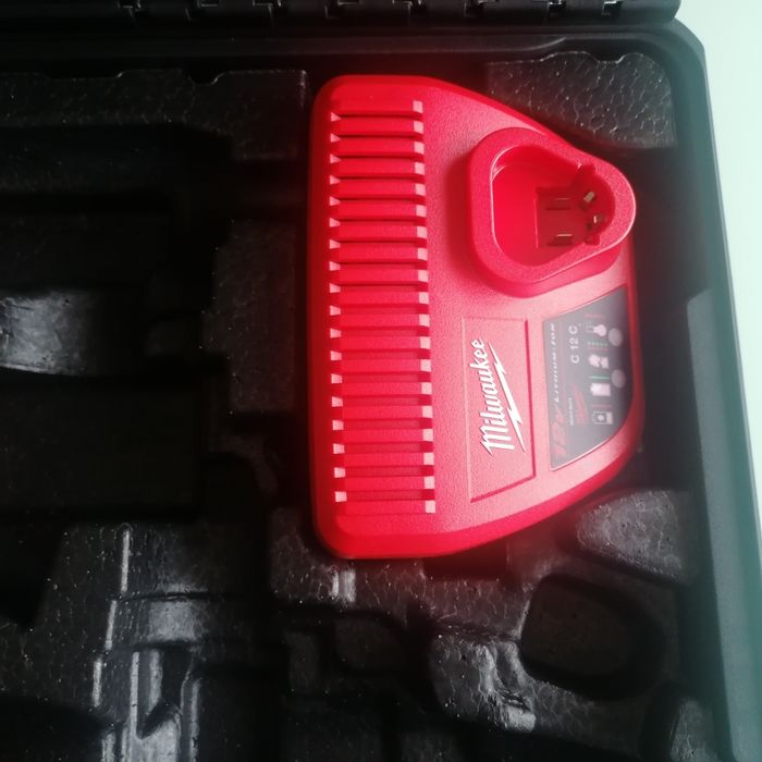 Перфоратор Milwaukee M12CH-0 НОВ+куфар и зарядно