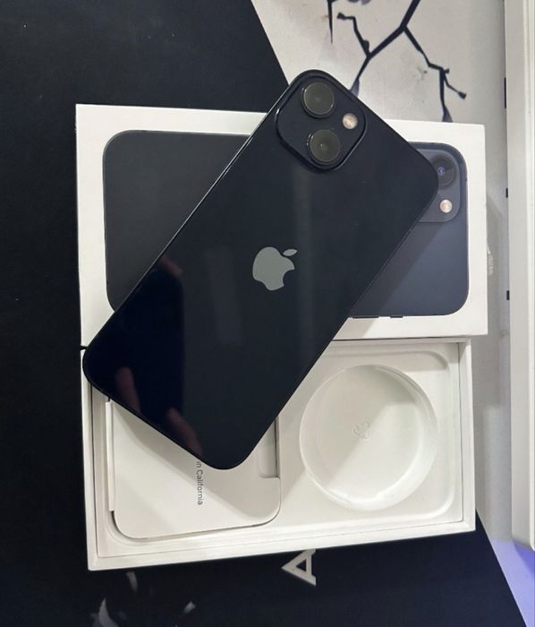 Продам айфон 13 в черном и есть в синем