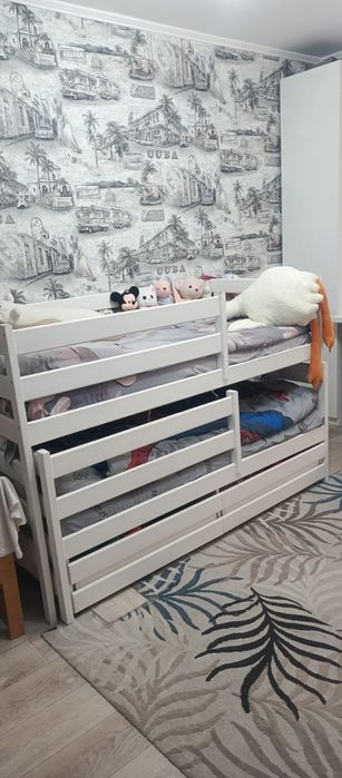 Двухспальная кровать. Дерево.