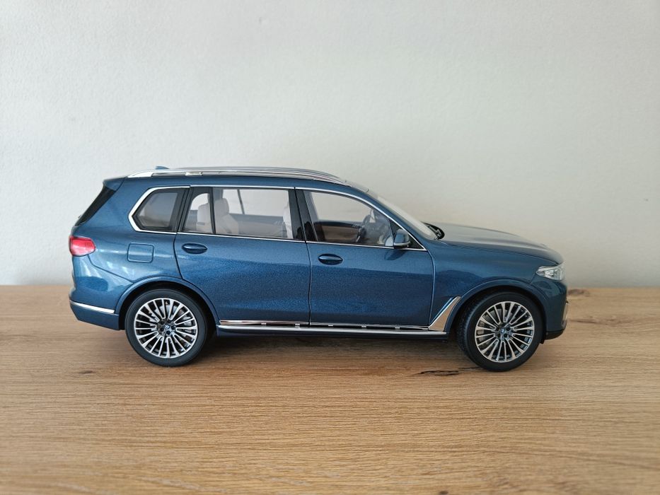 BMW X7, Kyosho 1:18