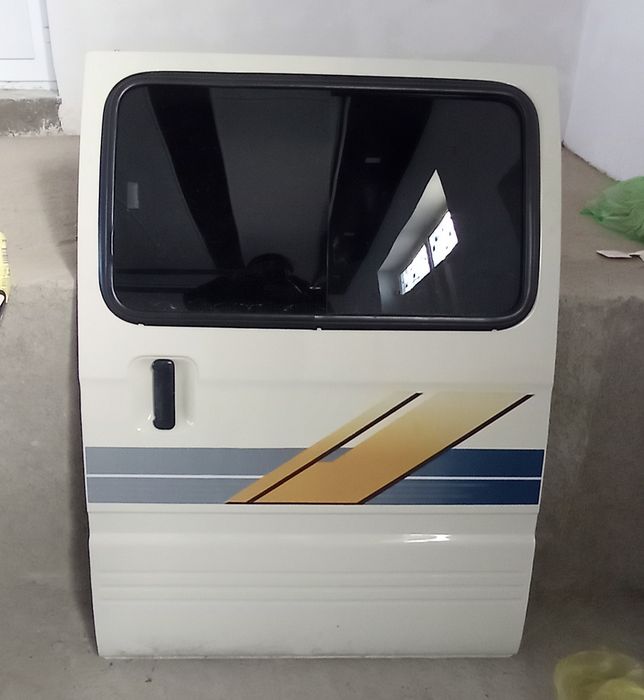 Дамас урта эшигги