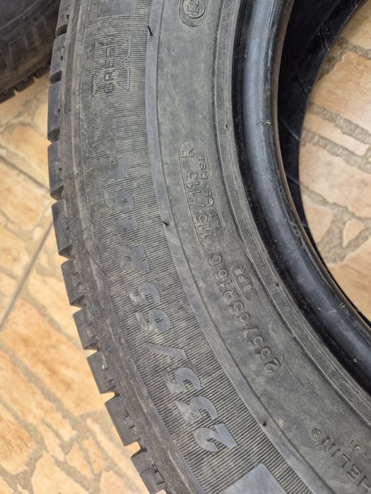 Vând cauciucuri 235/65/16 C de vară//Michelin// imp Germania //