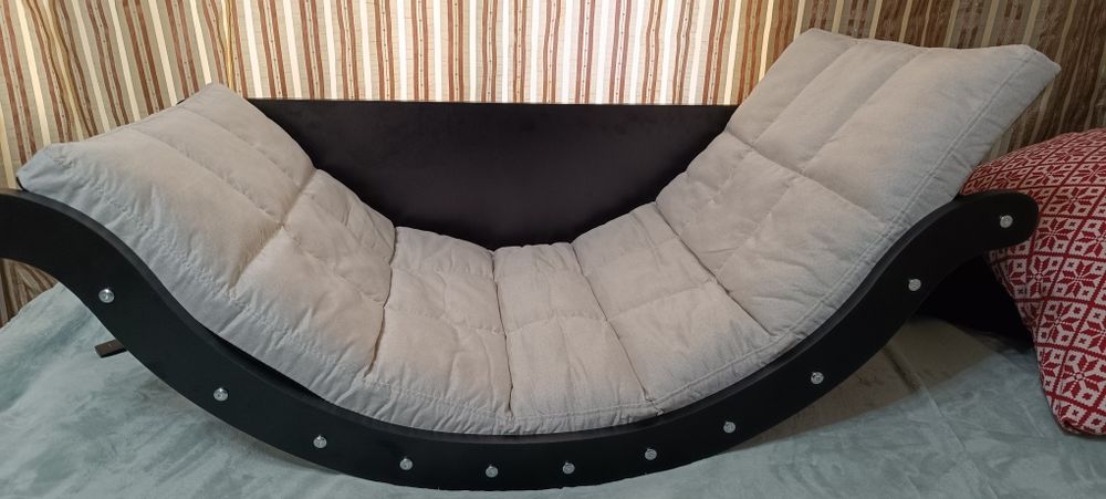 Кресло качалка в комнату