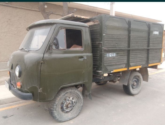 Uaz mashinasi sotiladi