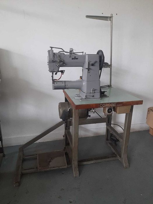 Masina industriala de cusut Adler