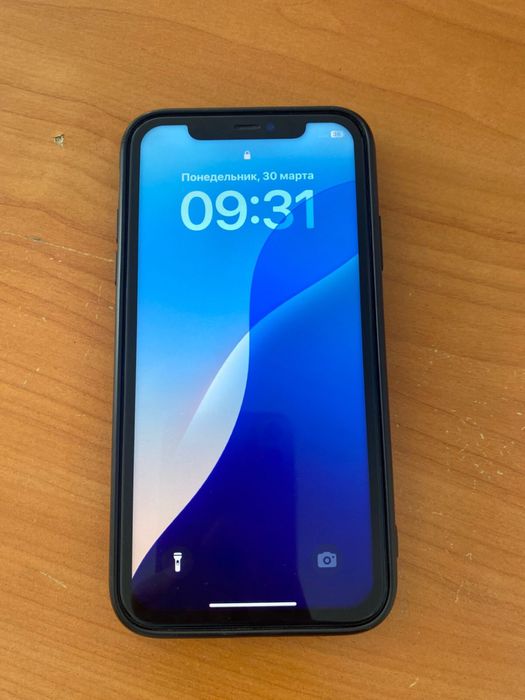 Продаю айфон 11