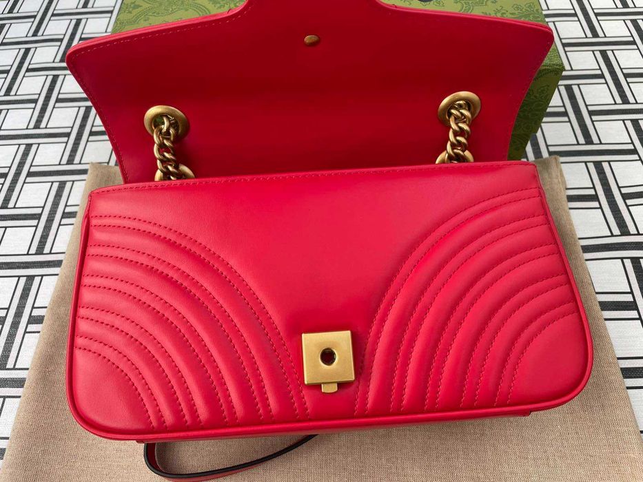 Gucci Оригинална Чанта Marmont Гучи Червена Кожа Златно GG Лого