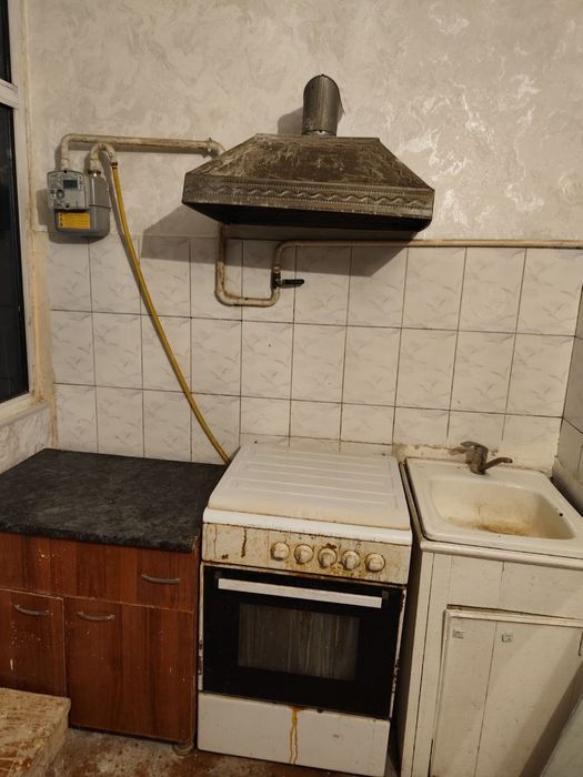 Shibayevadan uy sotiladi 2 xonali 2 qavatda joylashgan