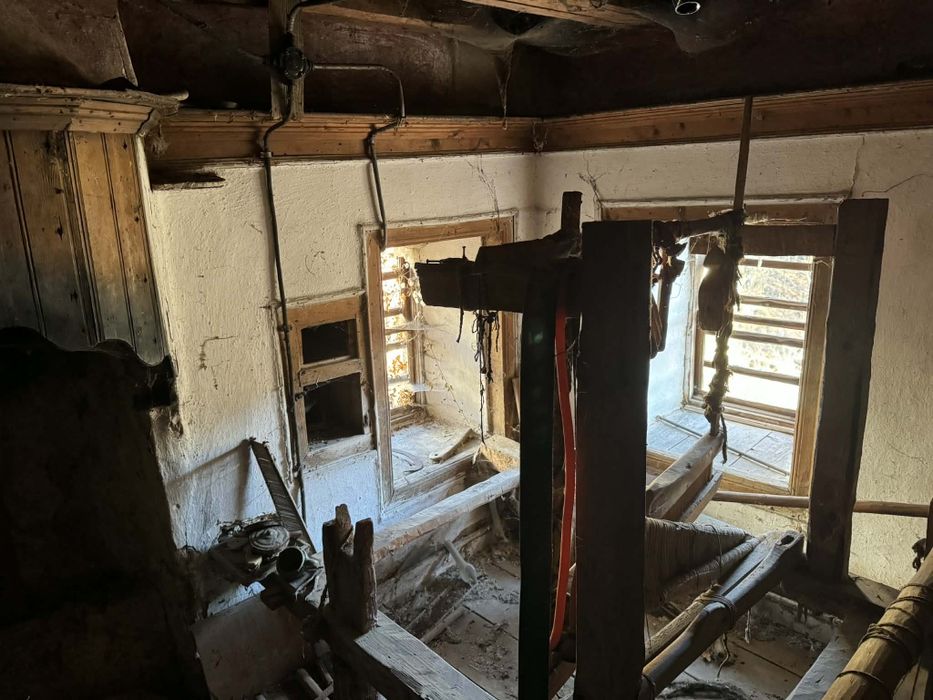 Продавам стара родопска къща в с.Момчиловци