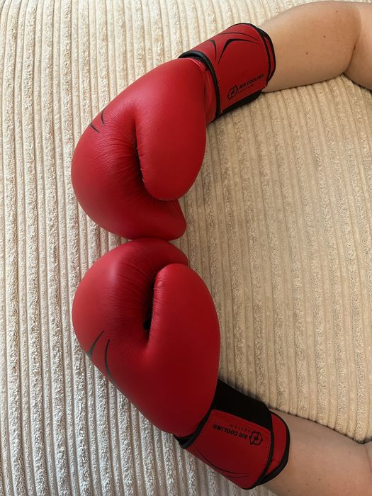Mănuși box – noi, nefolosite, rosu