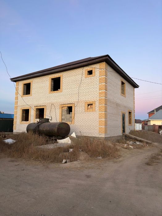 Продается черновой дом с участком