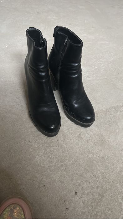 Ботинка и белый спартивный