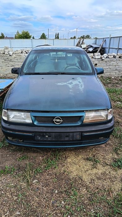 Opel Vectra A 1994 года, на ходу, снят с учёта.