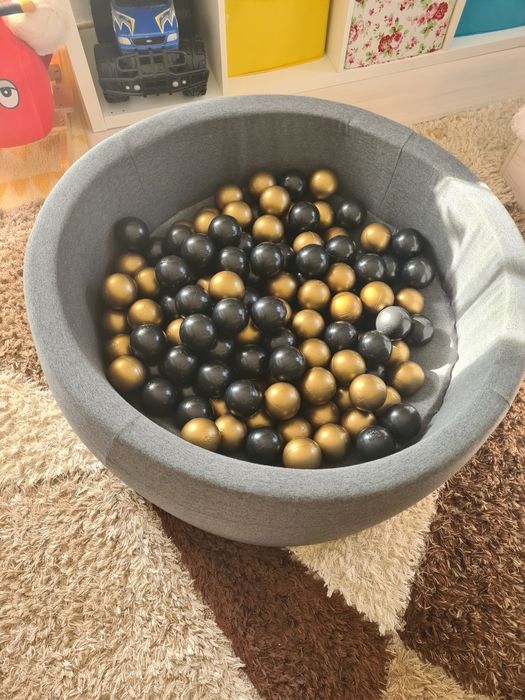 Vând piscina uscata cu bile