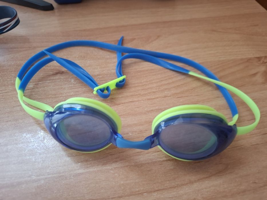 Детски плувни очила различни модели.