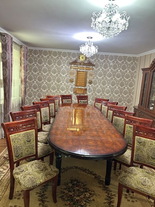 Стол для гостинной