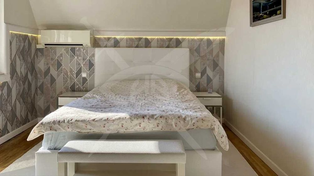 Дава се под наем Тристаен апартамент в Варна, Център - 98 кв.м за 847.62 € - Снимка #5