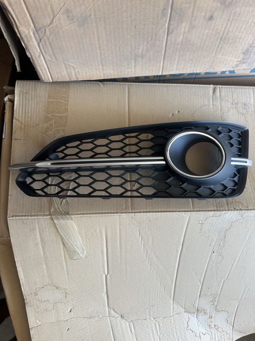 Audi A8 D4 11-13год долни Решетки за предна броня