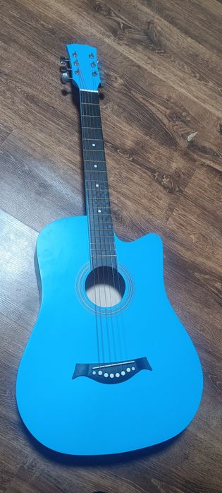 Продам акустическую гитару
