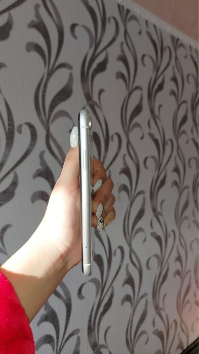 Продам Айфон ХР белый в отличном состоянии