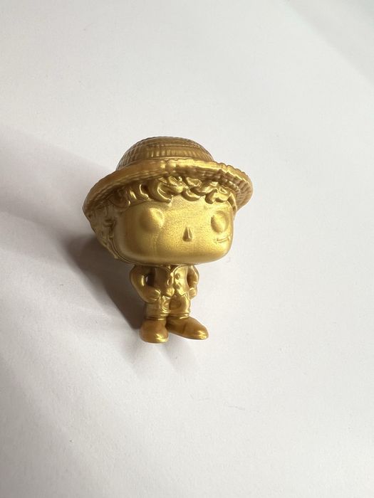 златната фигурка на Monkey D. Luffy