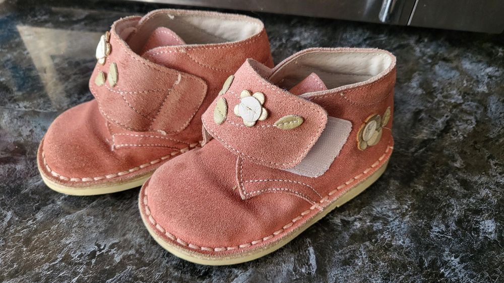 Ghete fetite  marimea 22