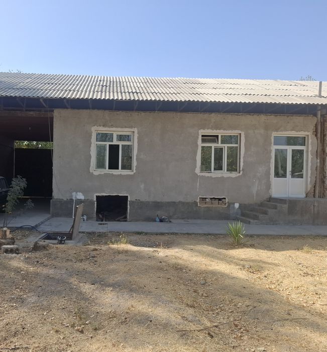 Yuqori chirchiq tumanida uy sotiladi