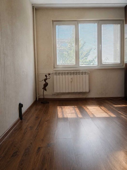 Продава тристаен апартамент в жк Дървеница, гр. София