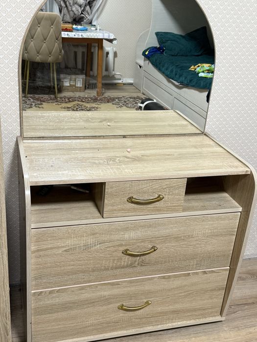 Продам спальный гарнитур