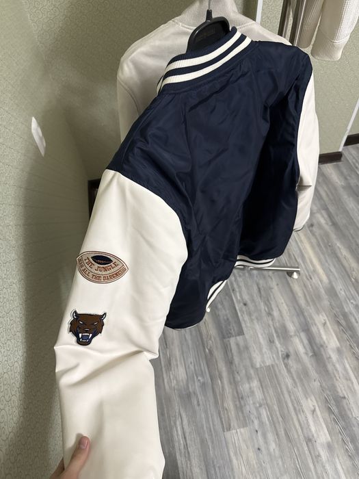 Продаю бомбер почти новый