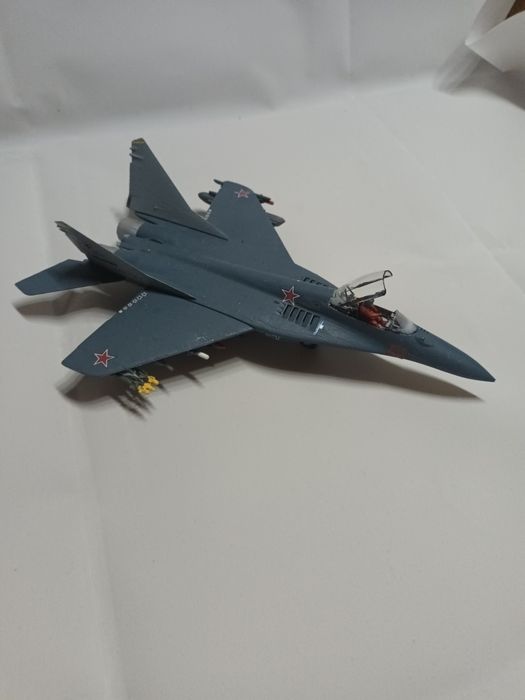 Колекционерски изстребител играчка