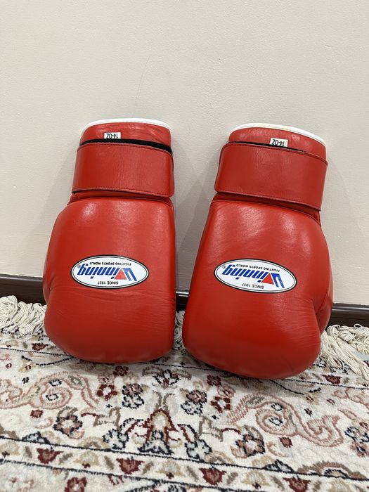 Продается шлем боксерский,перчатки winnig