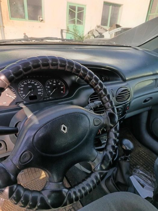 Продавам Рено Сценик