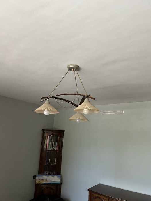 Висящ полилей  с три крушки от дърво и стъкло