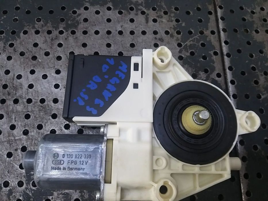 Motoras macara dreapta spate renault megane 3 827300003r 966363101 916829100 0130822331 965369104
