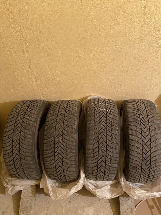 Зимни гуми 245/45/18 100V