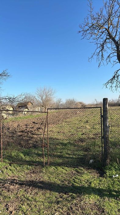 Vând teren intravilan