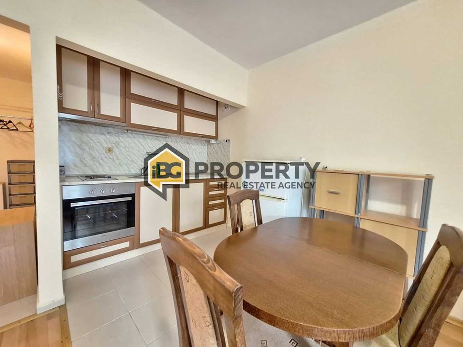 Просторен едностаен с голяма тераса