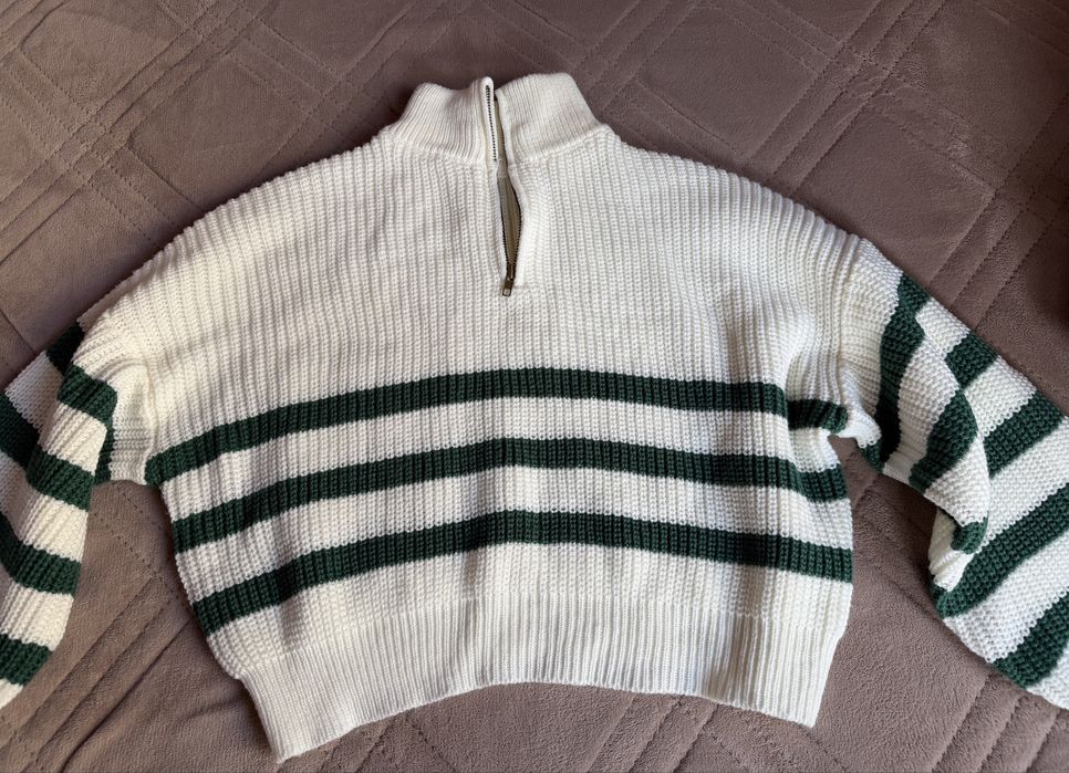 Къс пуловер с цип