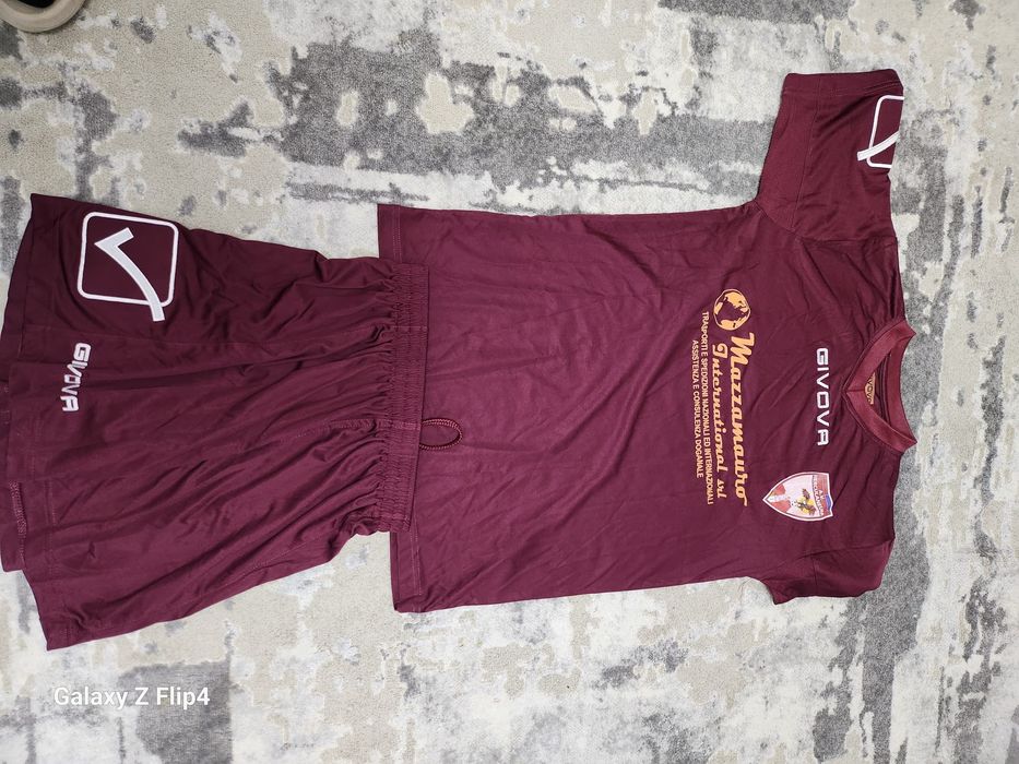 Vind Costume Fotbal Givova