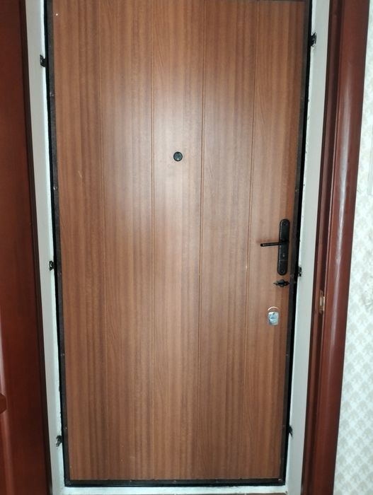 Продается входная дверь