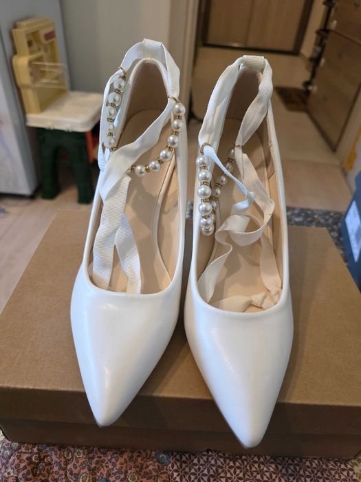 Дамски обувки на ток НОВИ 39 НОМЕР