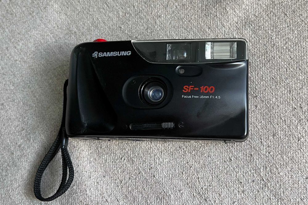 Samsung SF-100 aparat foto compact pe film 35mm cu husă originală