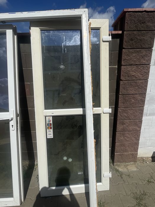 продаю пластик дверь