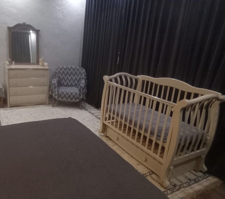 Детская кроватка -манеж и комод