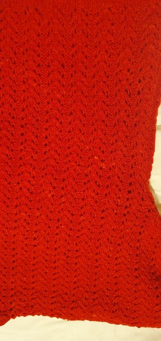 Pulover lana lucrat manual S-M foarte bun rosu