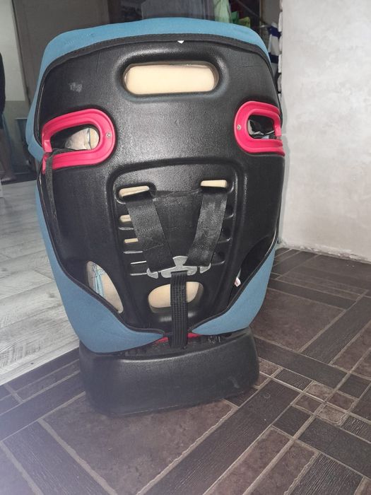 Продам детское кресло для машины