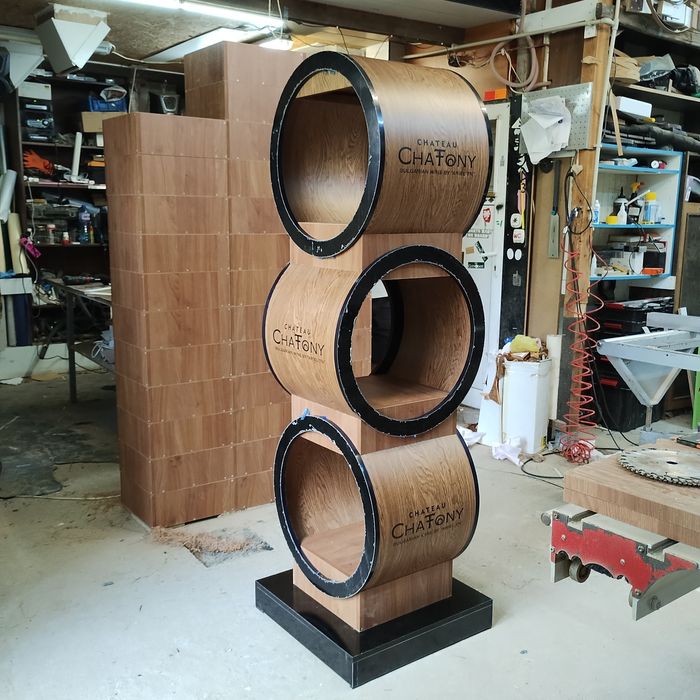 Дизайн и производство на рекламни стелажи и дисплеи